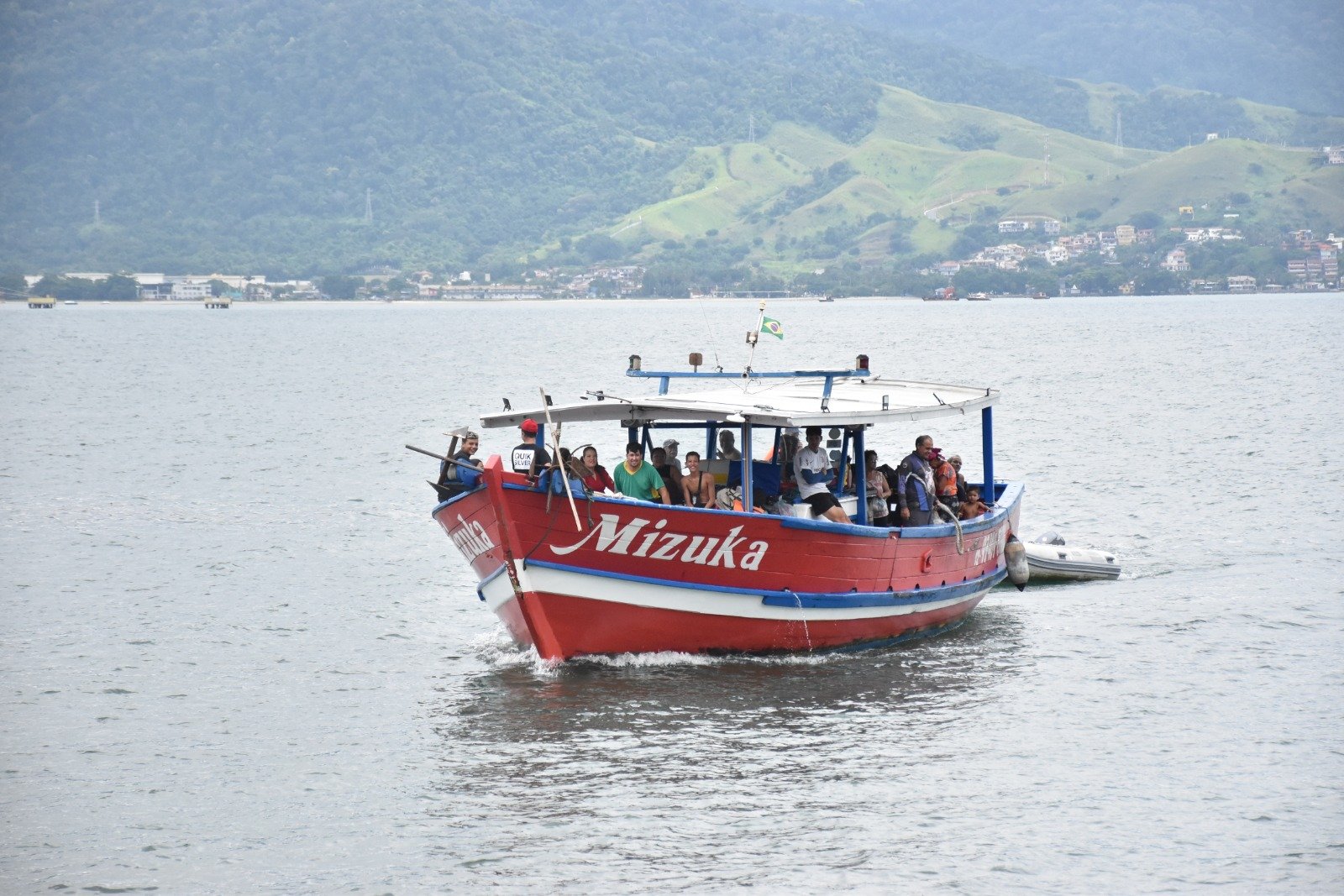 Resgate de turistas e moradores isolados na comunidade de Castelhanos