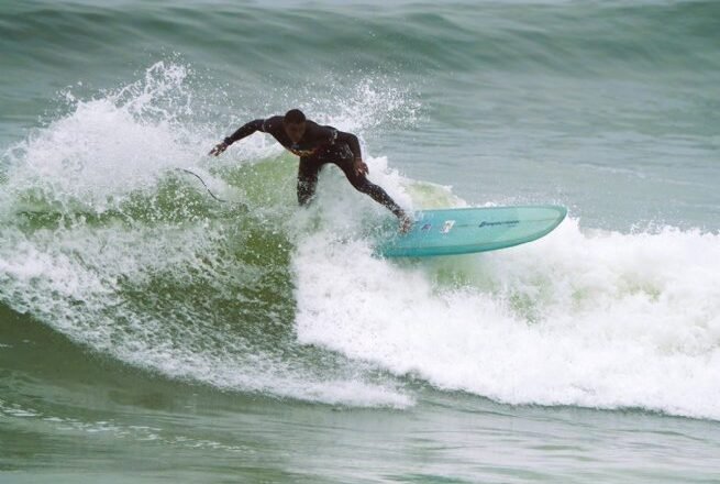Surfista de SÃ£o SebastiÃ£o conquista prata em liga sul-americana
