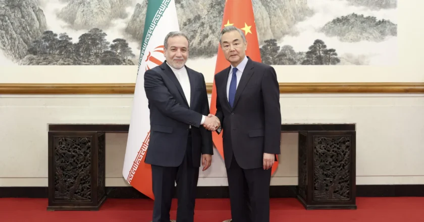 China apela por paz e diálogo imediato no conflito com o Irã