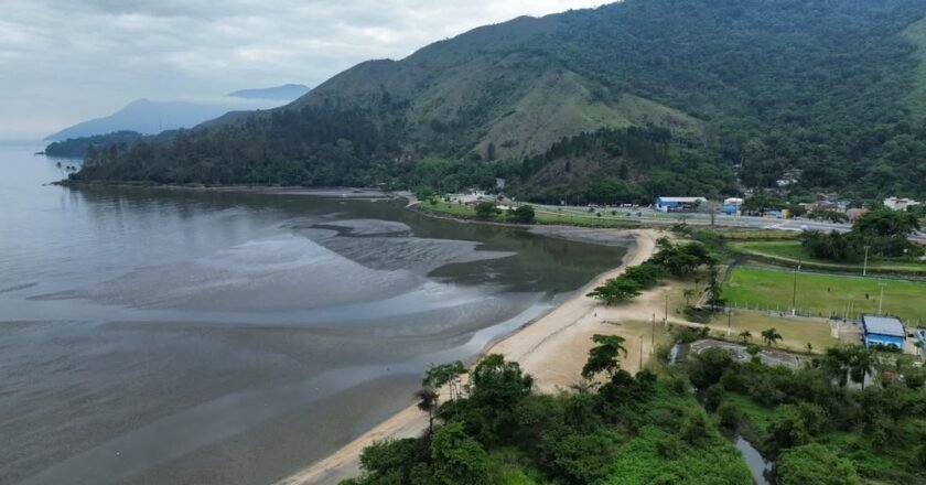 Homem encontrado degolado em praia