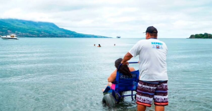 São Sebastião promove inclusão no surf adaptado na Praia da Baleia