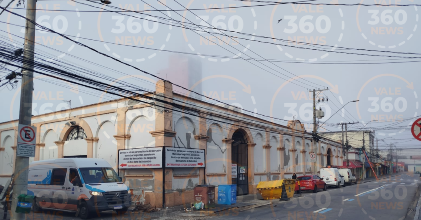 Incêndio atinge três contêineres no calçadão do Mercado Municipal de São José dos Campos