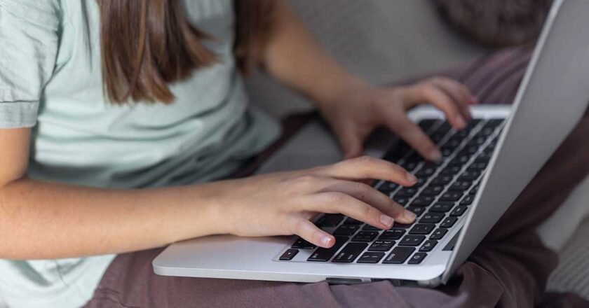 Ilhabela reforça proteção digital a crianças em rede