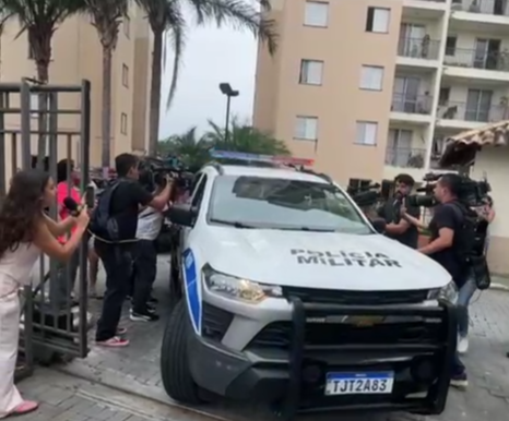 Após prisão, Coronel Geraldo Neto é chamado de “assassino”, “vagabundo” e de “lixo” ao deixar apartamento em São José dos Campos