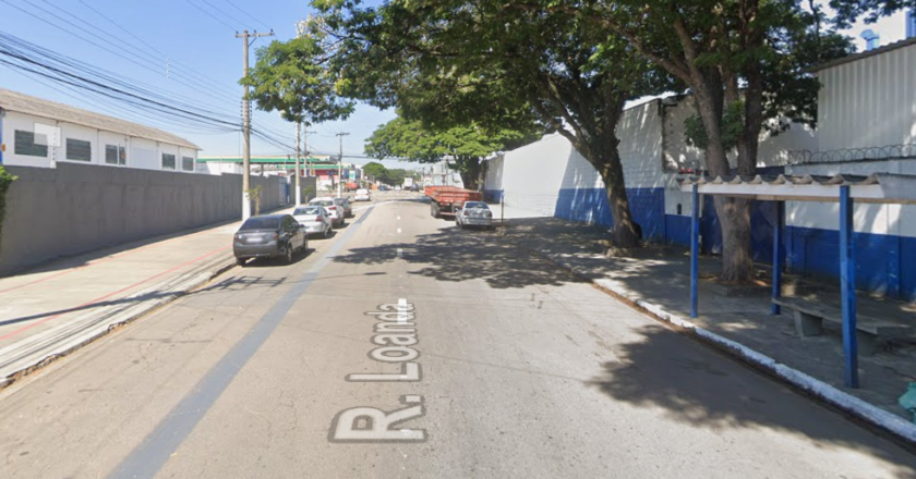 Jovem é esfaqueado após reclamar de homem urinando em corredor de bar em São José dos Campos