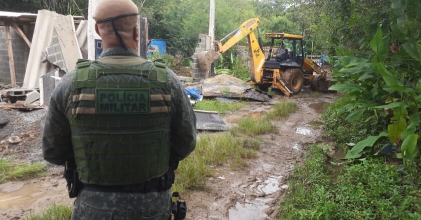 Polícia Militar Ambiental flagra irregularidades em APP no Rio Tabatinga