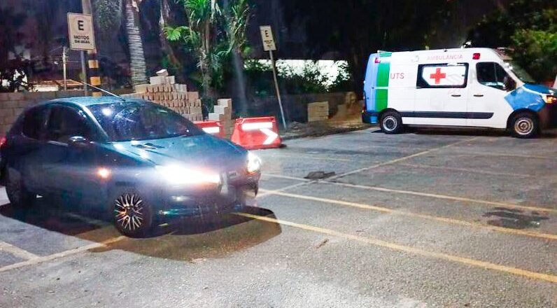 Ambulância e carro colidem na Via Expressa Sul em Praia Grande