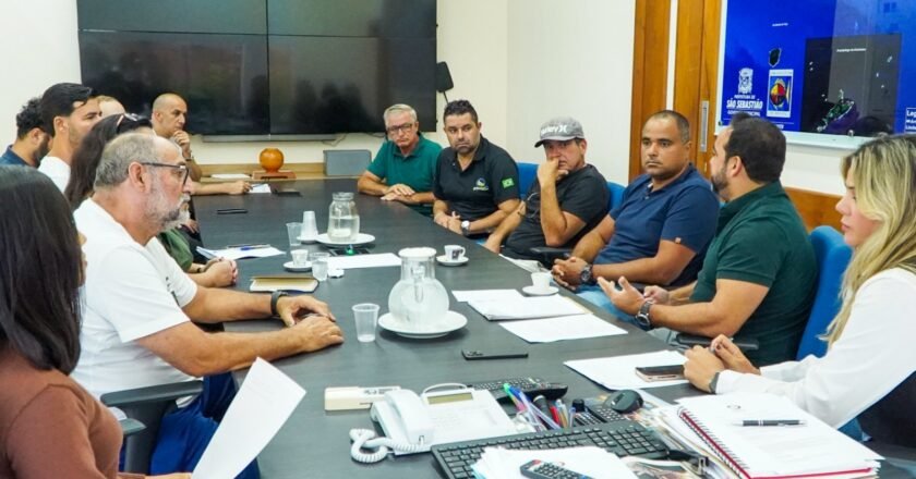 Taxistas e Prefeitura discutem melhorias no serviço de táxi em São Sebastião