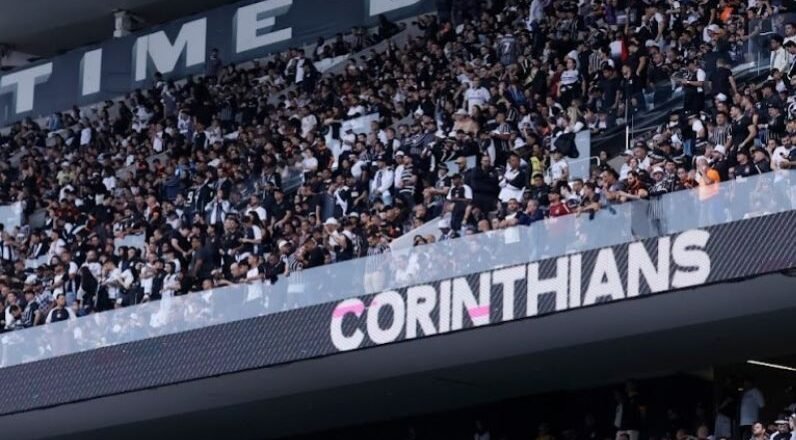 Câmeras detectam e 8 foragidos da Justiça são presos na entrada da arena Corinthians