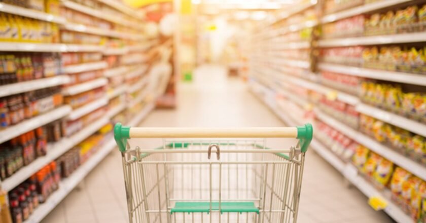 Carrinhos de compras podem ser proibidos fora de mercados em Santos; entenda