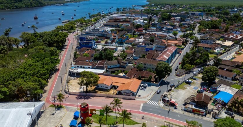 Caminhada fecha avenidas em Bertioga