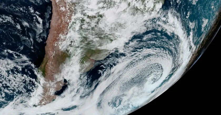Frente fria e ciclone afetam clima no litoral de São Paulo