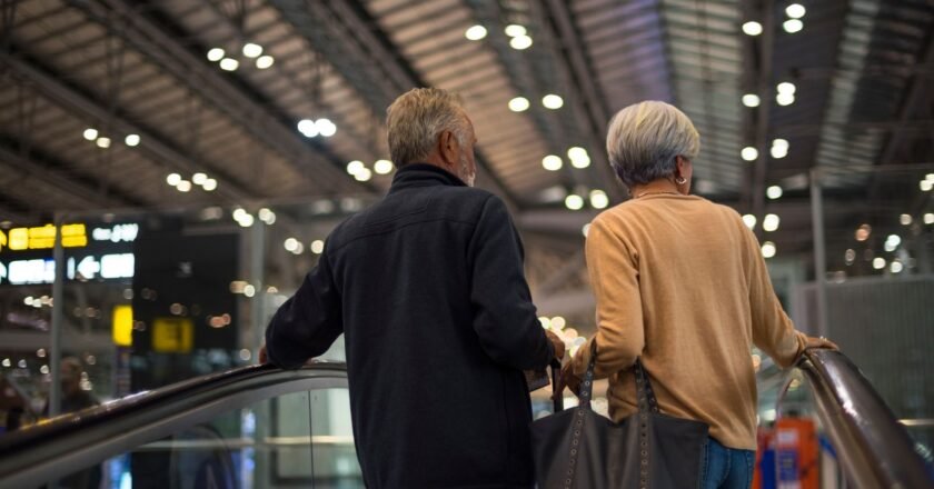 Passageiros com 60+: veja os direitos garantidos em aeroportos e voos