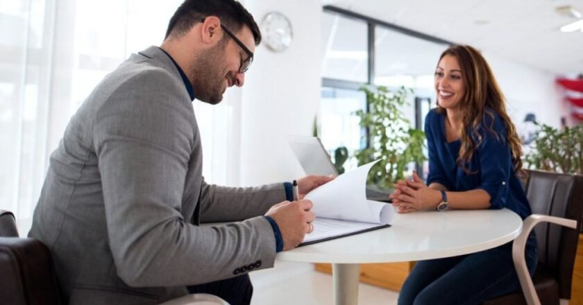 InvestSP oferece vagas para analistas com salário de R$ 10,2 mil