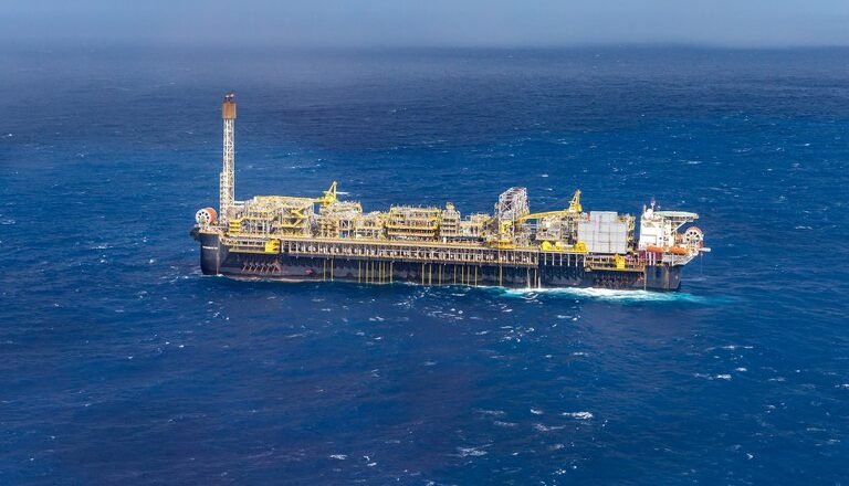 Justiça Federal suspende licenciamento do pré-sal na Bacia de Santos