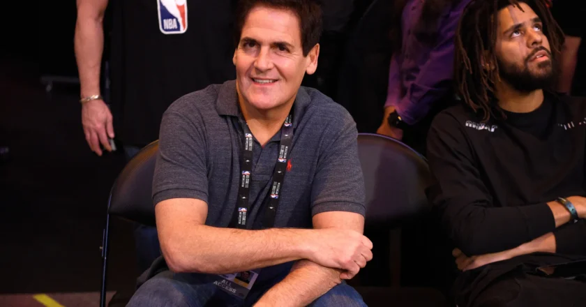 Mark Cuban defende redução de horário com salário igual para trabalhadores que usam IA
