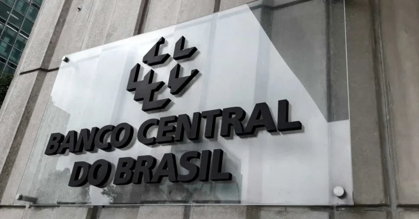 Juros do consignado privado atingem pico de 59,4% em fevereiro, mostra BC