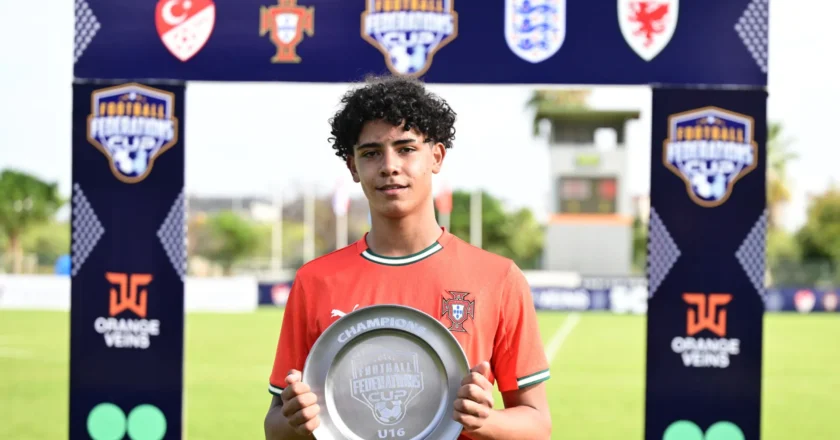 Filho de Cristiano Ronaldo testa habilidades no Real Madrid sub-16