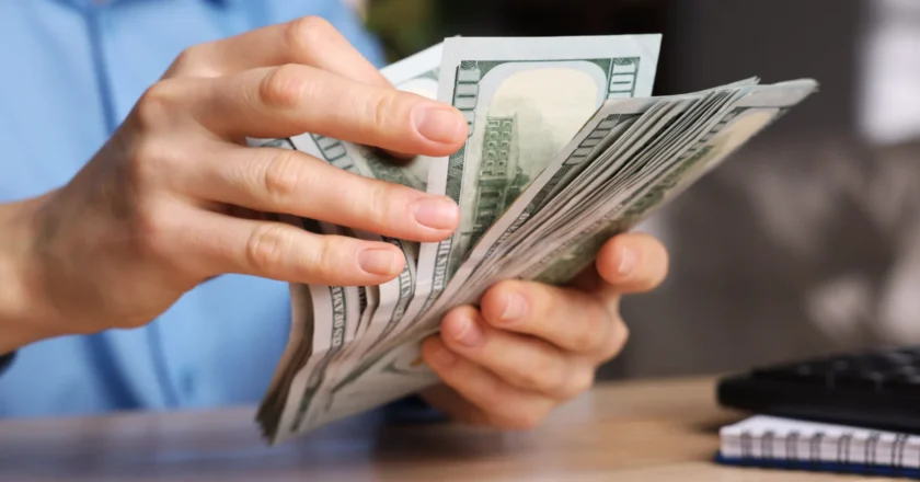 Dólar mantém valor estável em R$ 5,40 até 2027