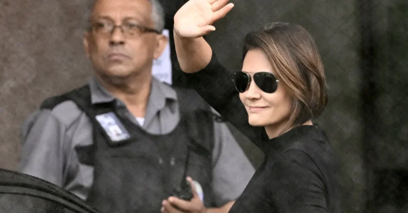 Bolsonaro teria recebido atenção especial antes da decisão de domiciliar