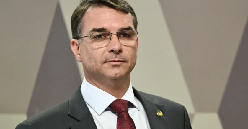 'Tem que virar a página da desconfiança com Michelle e Tarcísio', diz Flávio Bolsonaro nos EUA