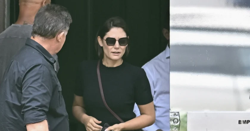 Michelle comemora prisão domiciliar de Bolsonaro, autorizada 1 dia após encontro com Moraes