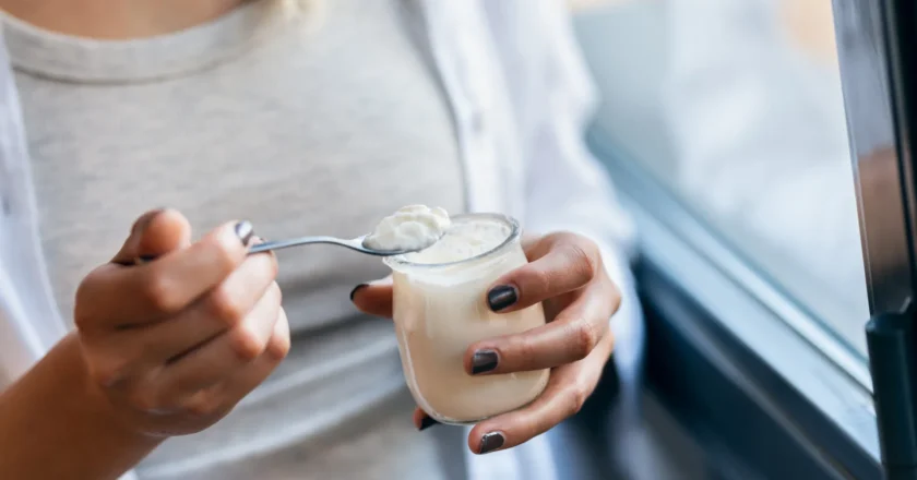 Saiba qual é o melhor horário para comer iogurte e controlar o apetite