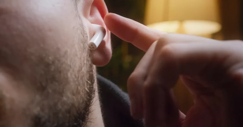 Limpeza regular é essencial para fones sem fio