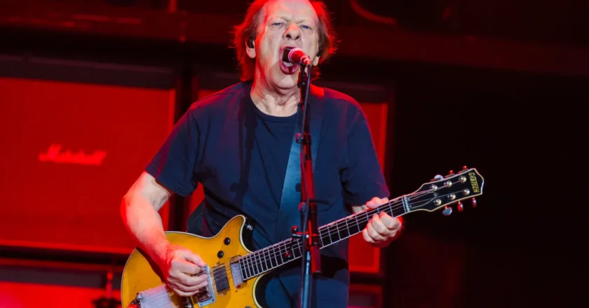 Guitarrista Stevie Young é internado em Buenos Aires