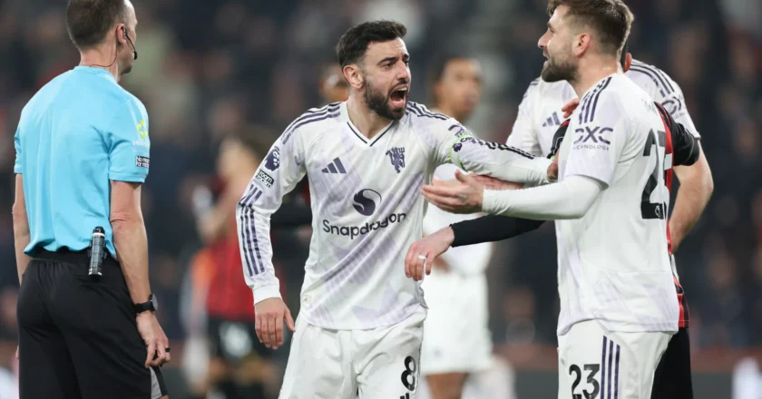 Manchester United reclama arbitragem polêmica após empate com Bournemouth
