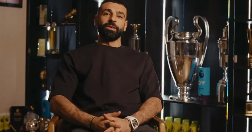 Salah anuncia saída do Liverpool após nove anos e emociona torcida