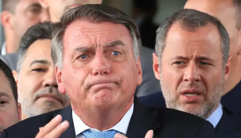 Moraes autoriza prisão domiciliar para Bolsonaro por 90 dias