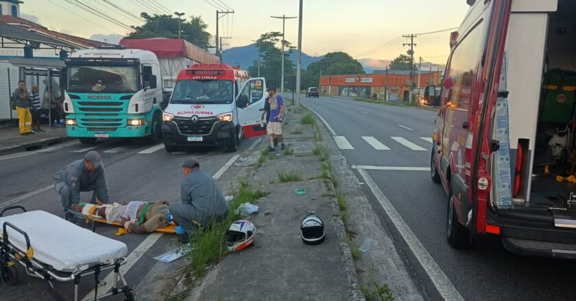 Duo fica ferido após queda de moto em Caraguatatuba