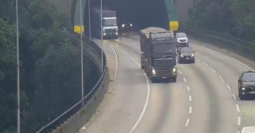 Imigrantes causam interdição rodoviária em SP