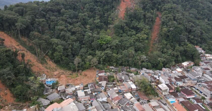 CETESB avalia recuperação de áreas após deslizamentos em São Sebastião