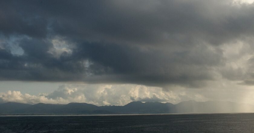 Chuva intensifica no litoral de SP antes do fim da temporada