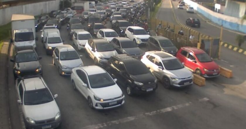 Acompanhe as travessias do litoral paulista na manhã desta sexta (27)