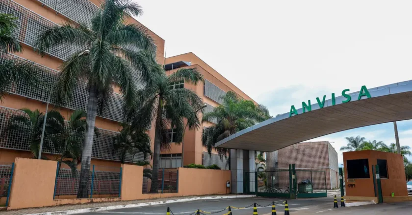 Anvisa suspende produção de medicamentos em farmácia de São José dos Campos