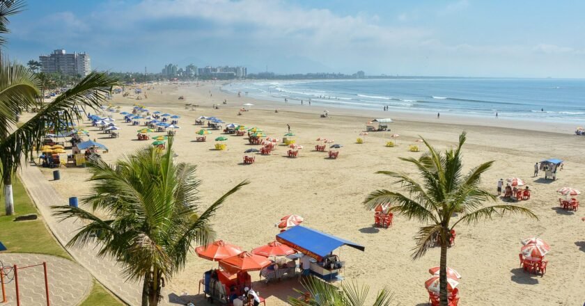 Bertioga: 12km de praia com opções para todos os públicos