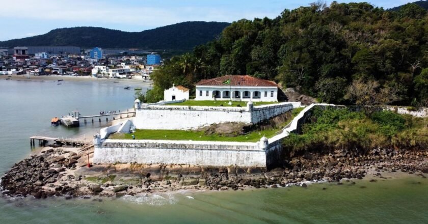 Praia da Fortaleza da Barra Grande: a segunda menor do Guarujá