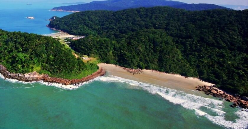 Praia do Bueno é de acesso restrito e monitorado pelo Exército
