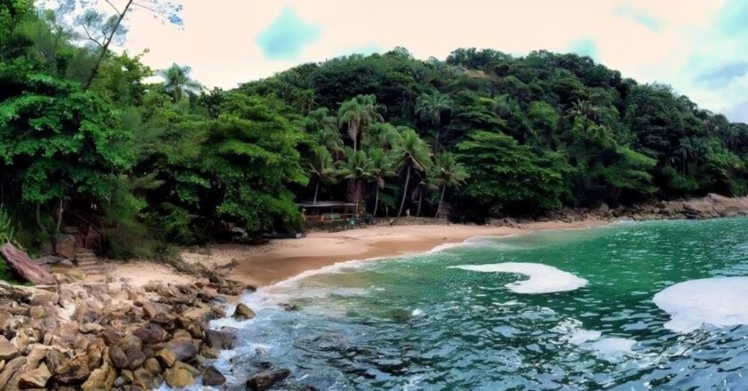 Praia do Éden: características naturais em Guarujá