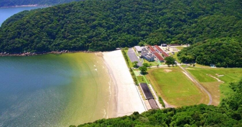 Praia do Monduba: conheça a praia do Guarujá cuidada pelo Exército Brasileiro
