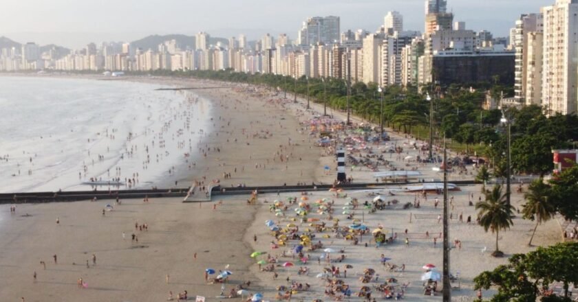 Após temporais, mar pode ficar contaminado; veja quando é seguro entrar