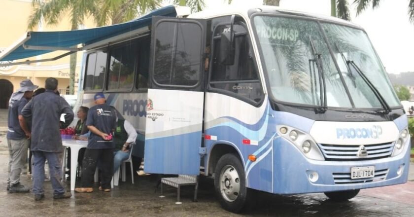 Procon de Santos leva atendimento gratuito ao centro histórico