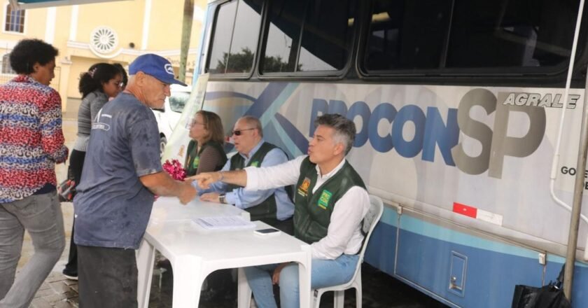 Procon Móvel promove programação especial durante o Mês do Consumidor em Santos