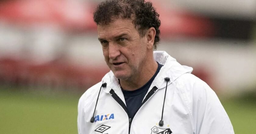 Santos anuncia Cuca como novo técnico em contrato de 2026