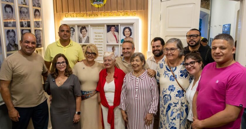 Câmara de São Sebastião homenageia mulheres no Legislativo