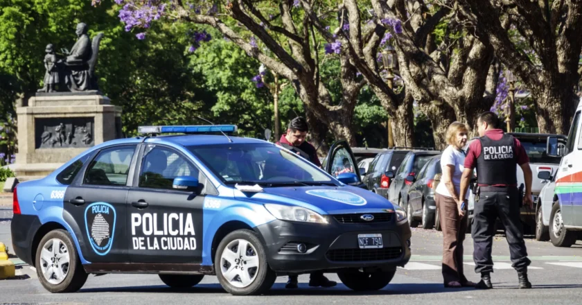 Homem é preso por confinamento de filho com autismo