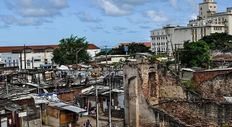 Duas pessoas morrem e outras duas são internadas em desabamento no Pilar, em São Sebastião